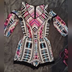 BISOU BISOU V-NECK ROMPER W/ POCKETS * SIZE S * JUMPSUIT * OPEN SHOULDER ROMPER